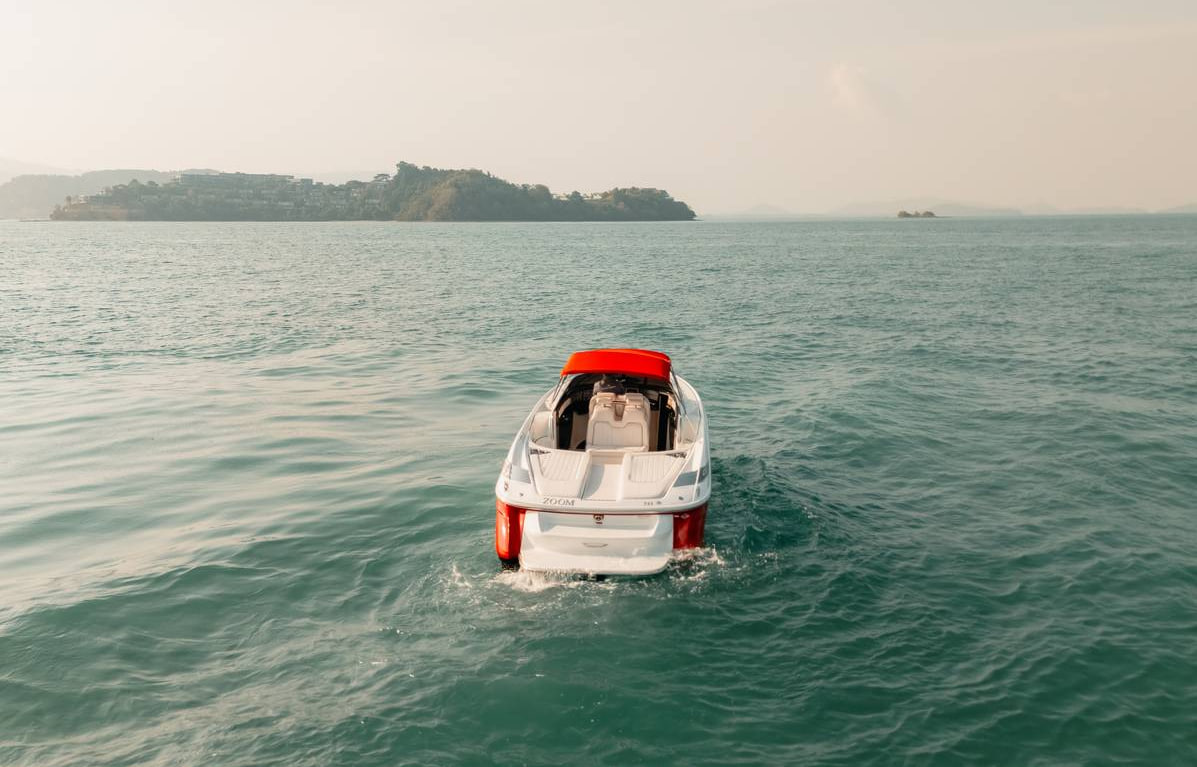 Cobalt Zoom 37ft cabin interior