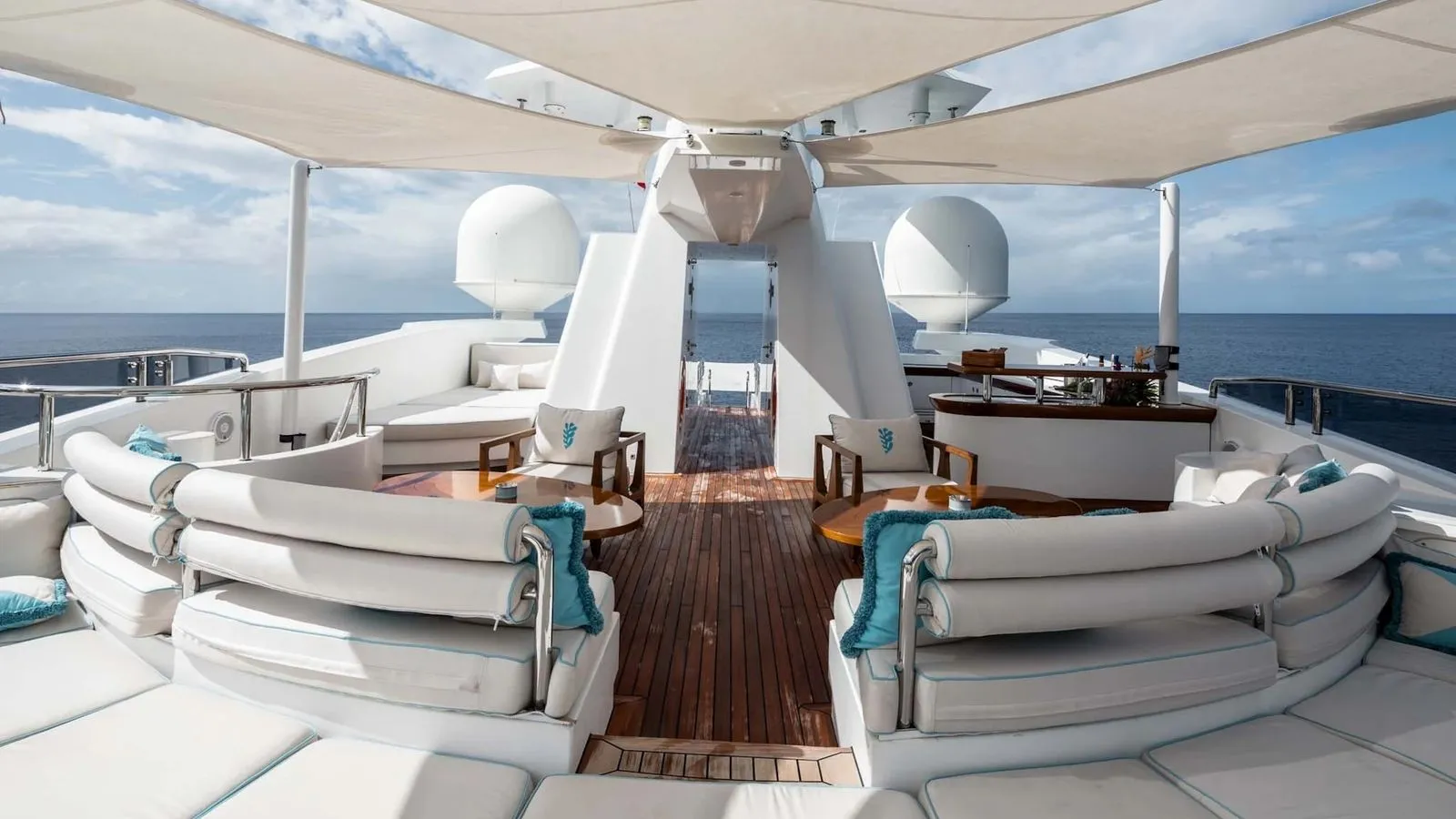 AXIOMA sun deck infinity pool