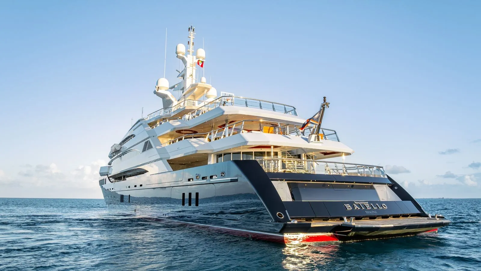 BATELLO sun deck jacuzzi area