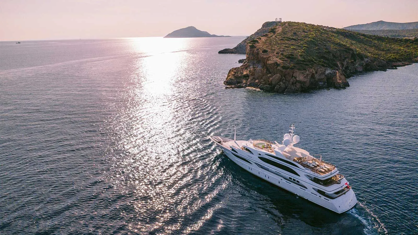 IDYLLIC main salon interior